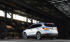 2013-Hyundai-Grand-Santa-Fe