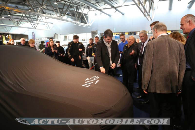 Jean Rottner devant la nouvelle Renault Talisman Estate