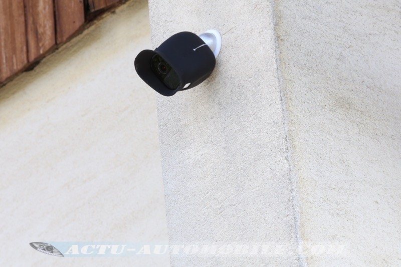 Caméra Arlo Pro avec coque de protection en silicone