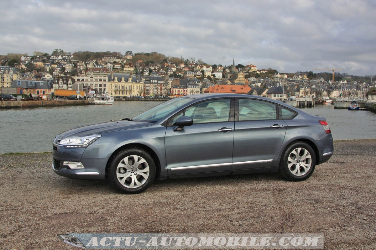 Essai comparatif Peugeot 508, Citroën C5, Renault Laguna