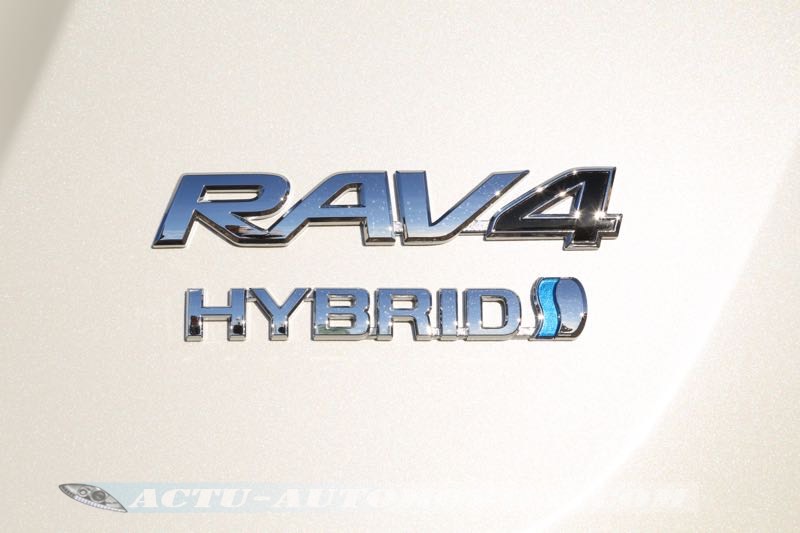 Toyota-RAV4-2016-05