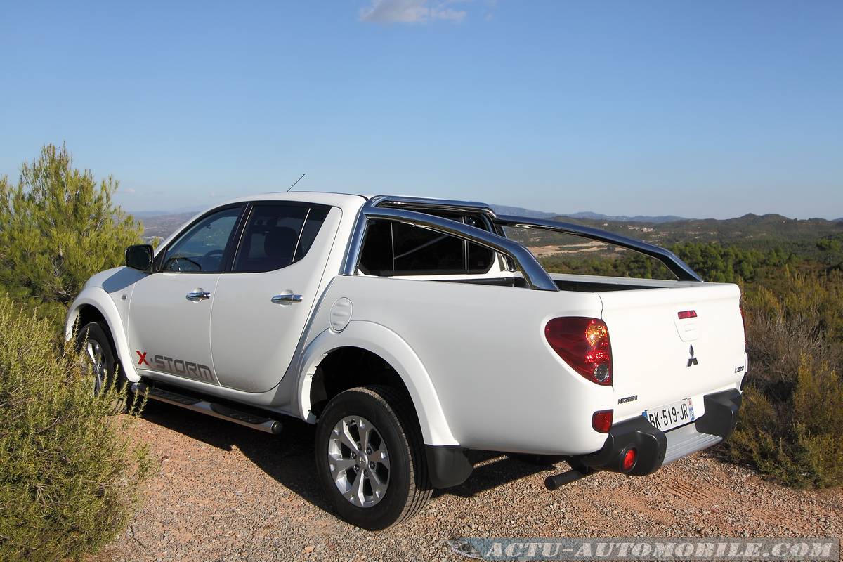 Mitsubishi l200 aux