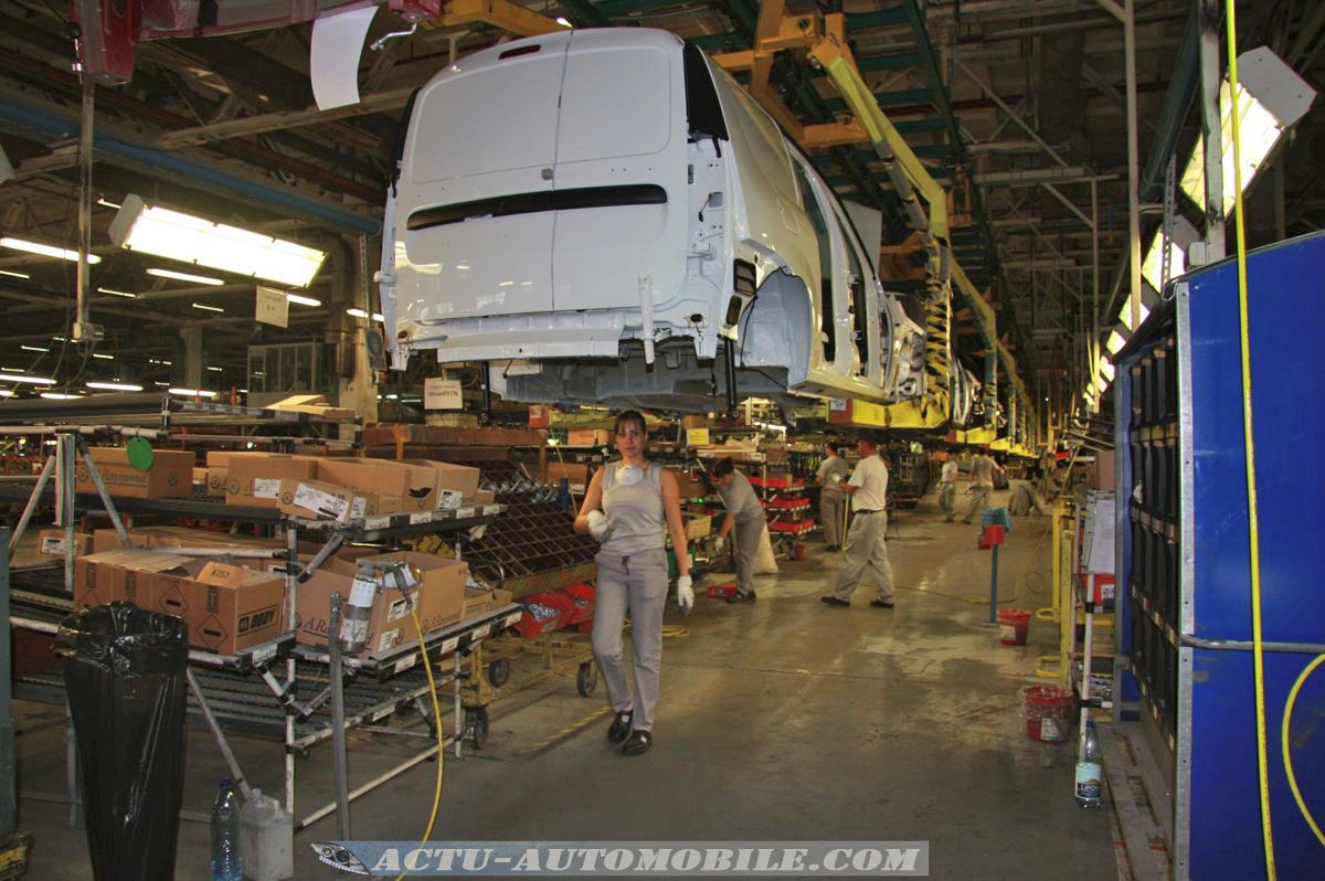 Visite de l usine Dacia  la fabrication du Duster