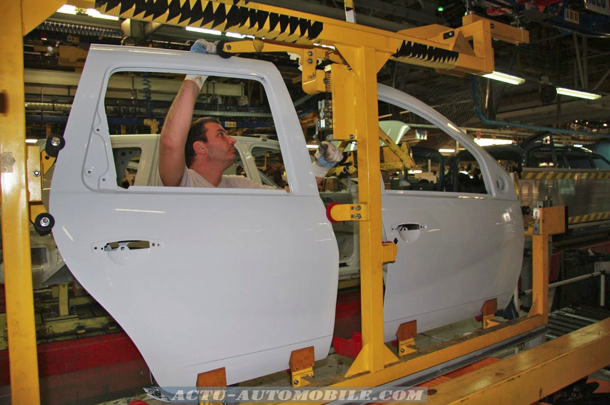 Visite de l usine Dacia  la fabrication du Duster