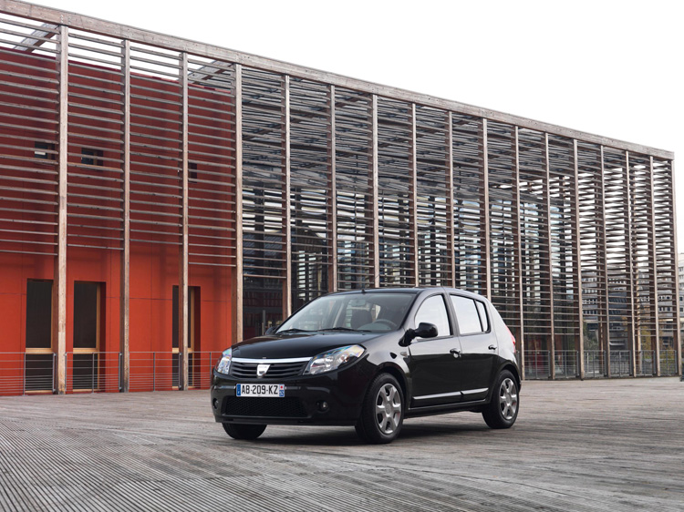 Dacia_Sandero_Black_Line