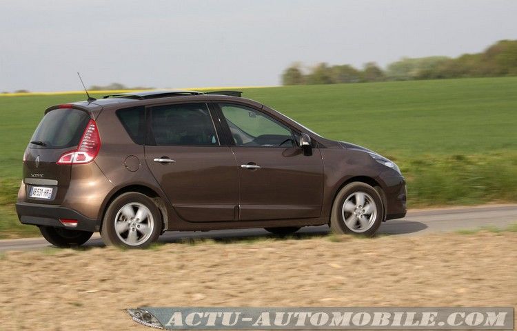 renault-scenic-peugeot-3008-37