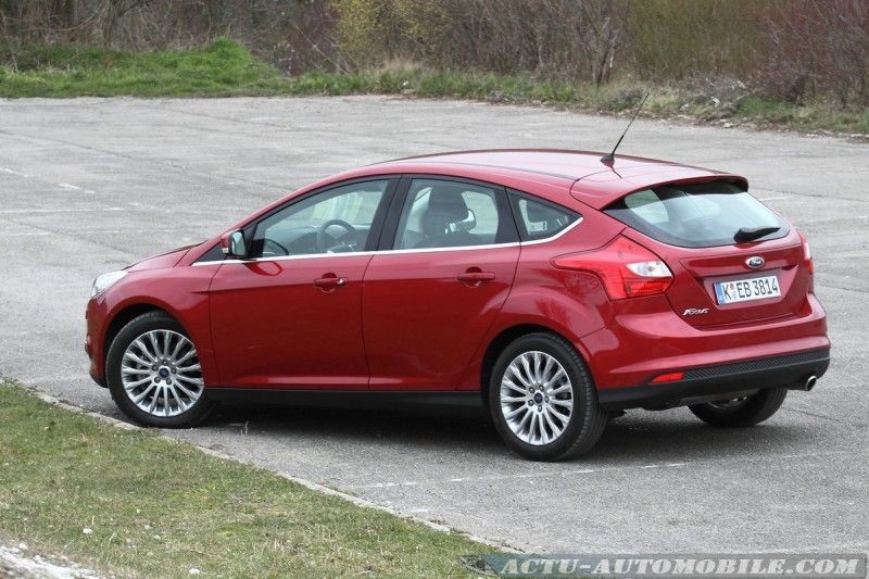 ford-focus-2011-11