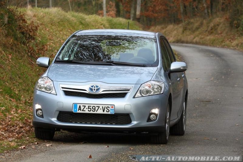 toyota-auris-hybrid-01