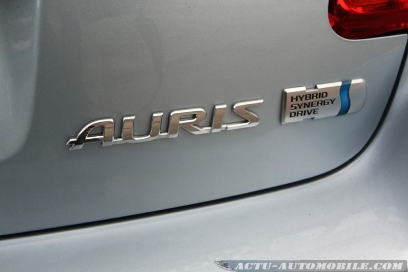 toyota-auris-hybrid-19