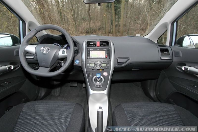 toyota-auris-hybrid-20