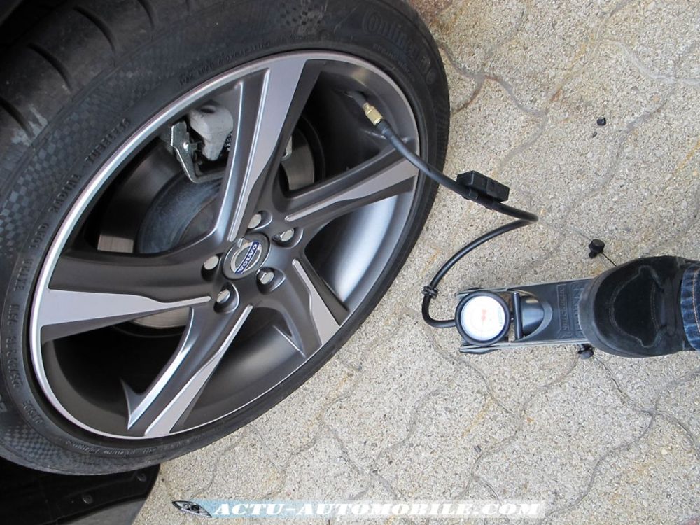 La pression des pneus doit être faite régulièrement