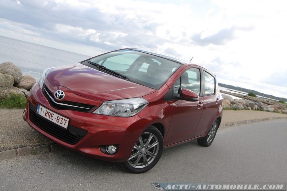 toyota-yaris-2011-08