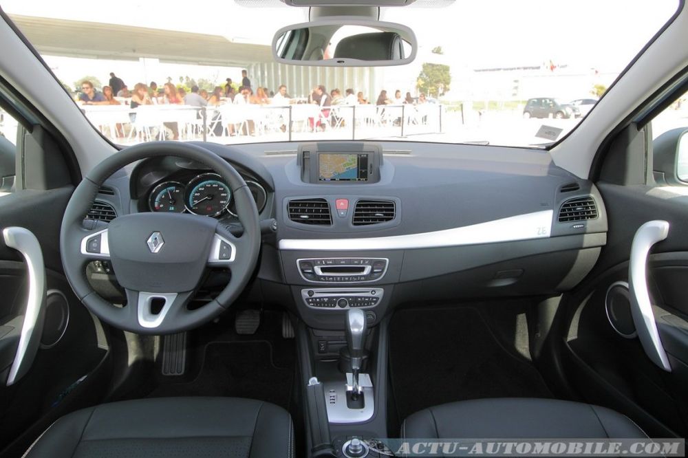 renault-fluence-ze-22