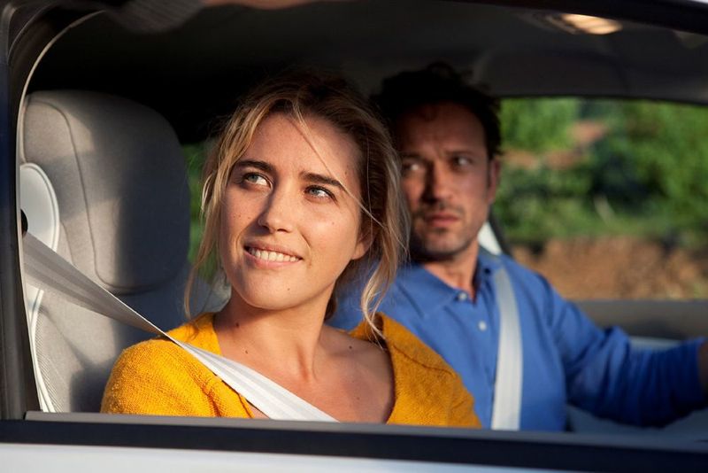 Vincent Perez et Vahina Giocante en Renault ZOE