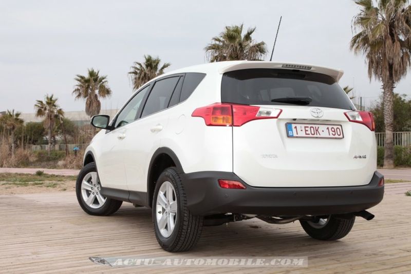 nouveau Toyota RAV4 2.0 D4-D 4X2 Lounge