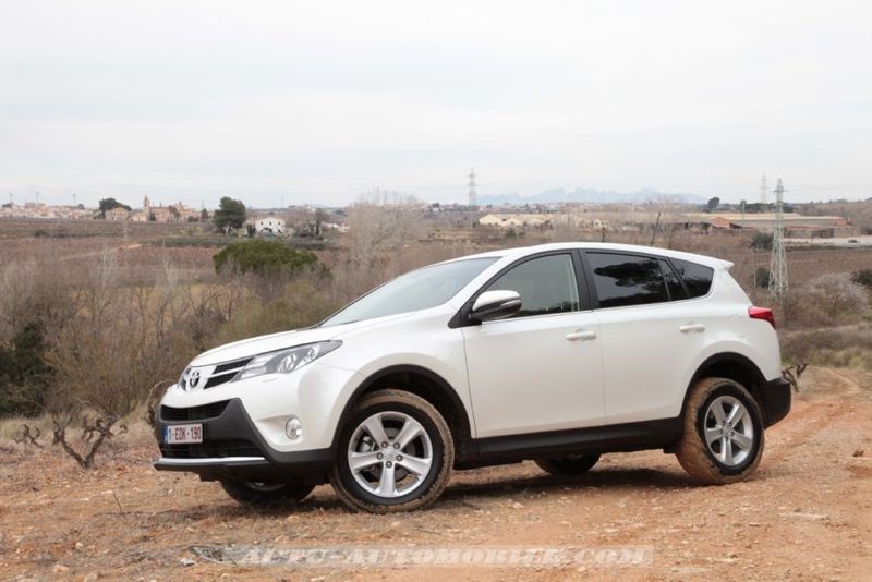 nouveau Toyota RAV4 2.0 D4-D 4X2 Lounge