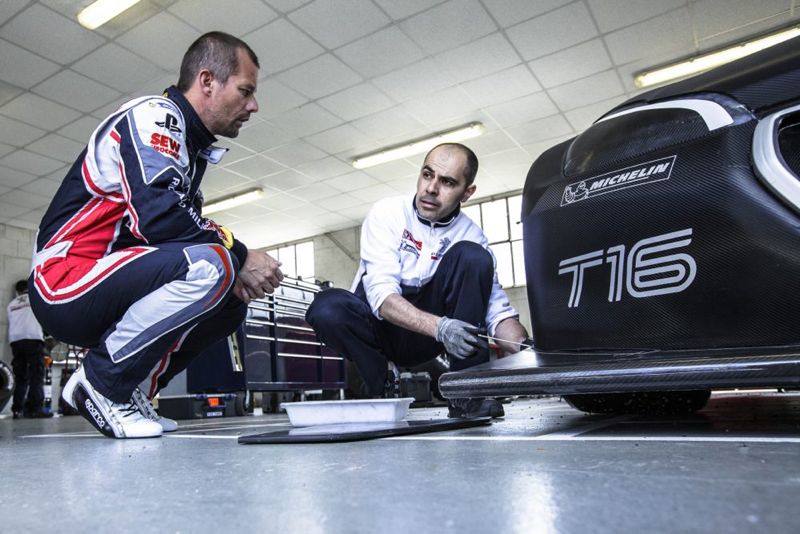 Sébastien Loeb et la Peugeot 208 T16