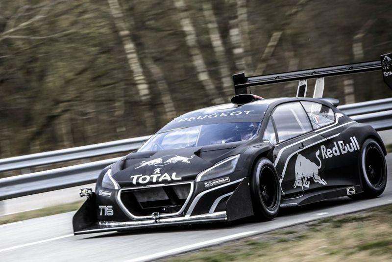 Sébastien Loeb et la Peugeot 208 T16