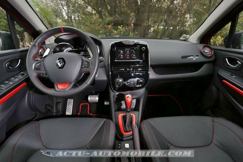 Nouvelle Clio RS 200 EDC 2012 : la planche de bord