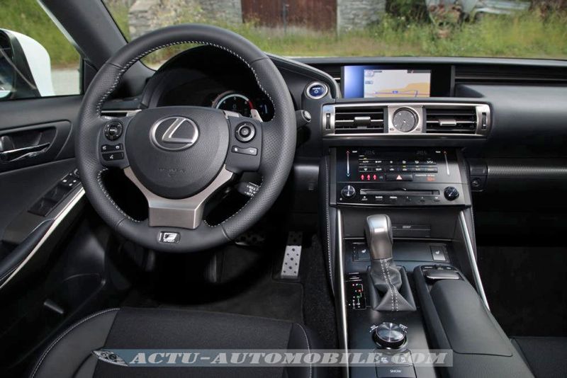 Lexus IS 300h