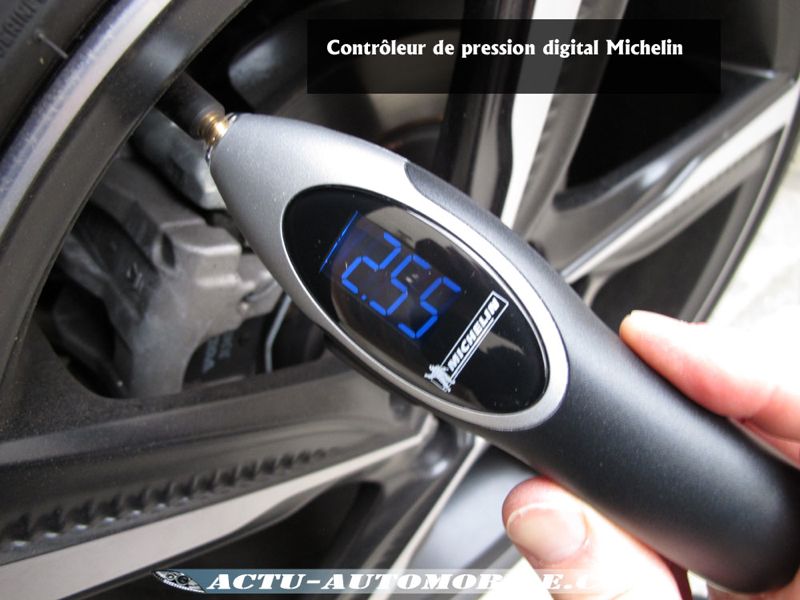 Contrôleur de pression digital et testeur d'usure de pneus MICHELIN -  Norauto