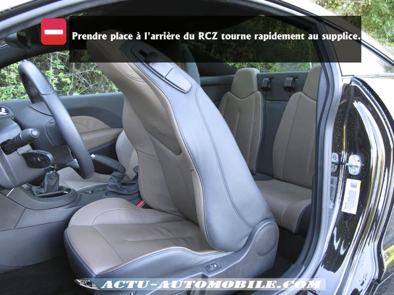 Accès Rang 2 Peugeot RCZ