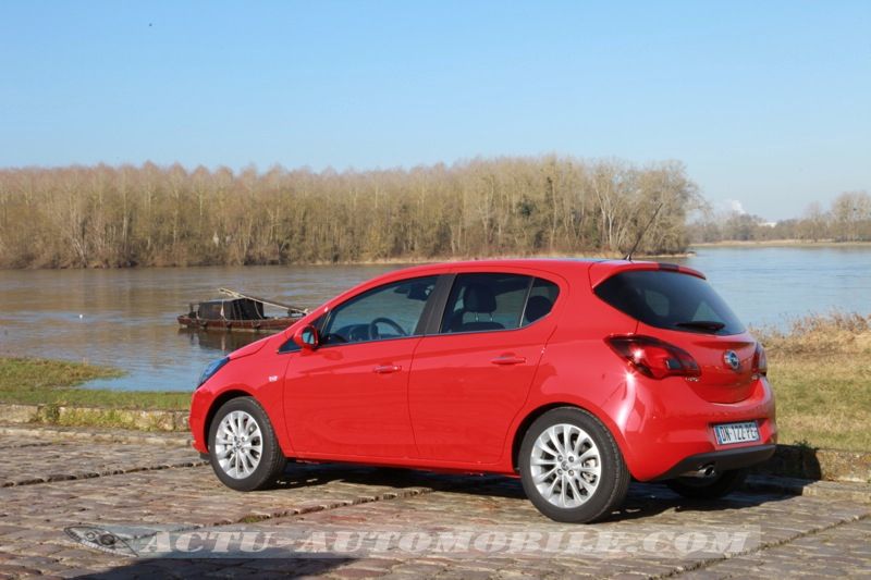 Nouvelle Opel Corsa Cosmo rouge magma