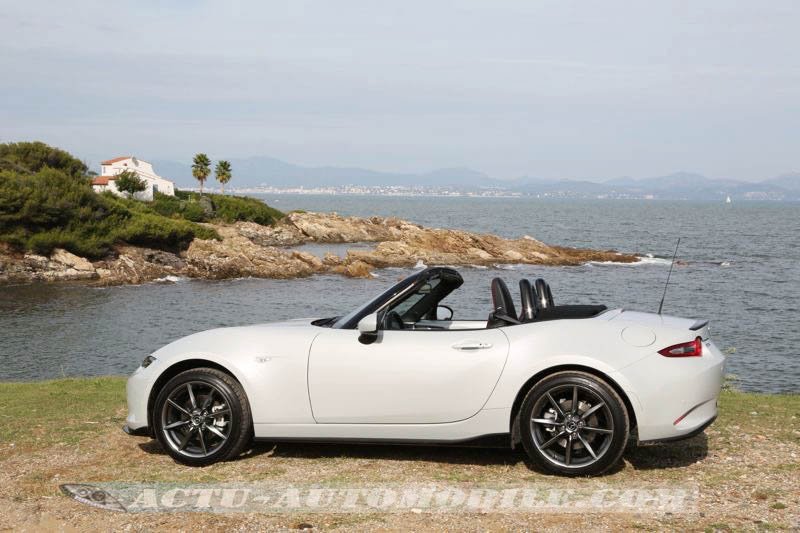 Mazda MX-5 génération MD décapotée