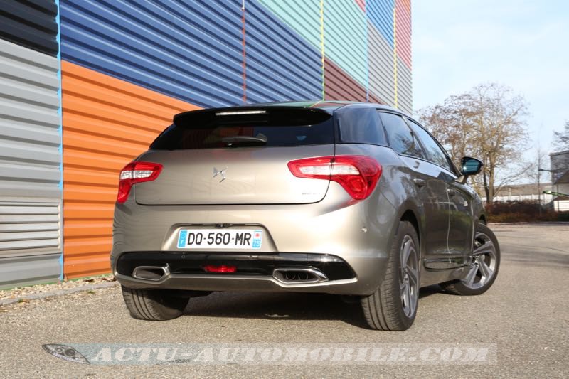 Vue arrière de la DS 5 restylée