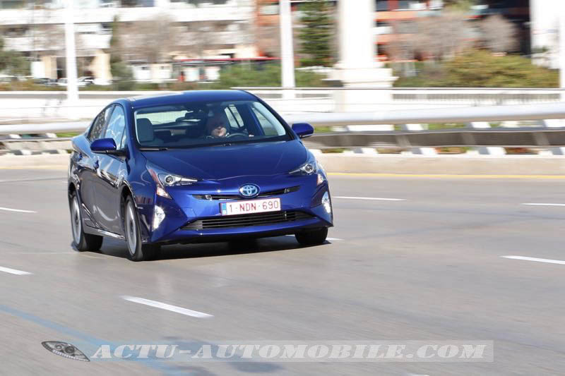 Conduite de la nouvelle Toyota Prius 2016