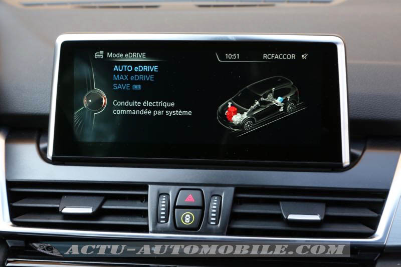 Ecran avec modes eDrive du BMW 225xe Active Tourer