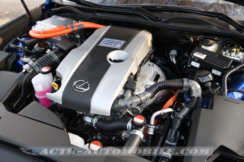 Moteur du coupé Lexus RC 300h