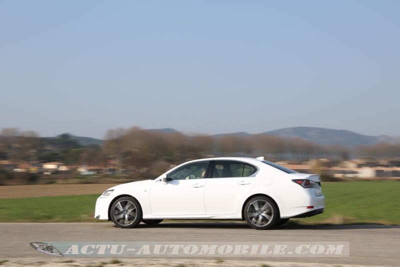 Planche de bord de la Lexus GS 300h F Sport