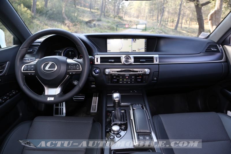 Planche de bord de la Lexus GS 300h F Sport