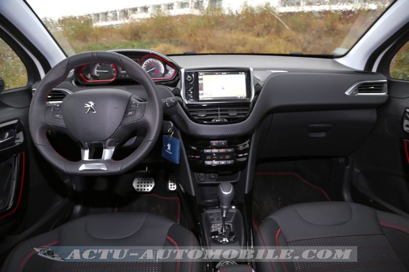 Planche de bord du Peugeot 2008 GT Line