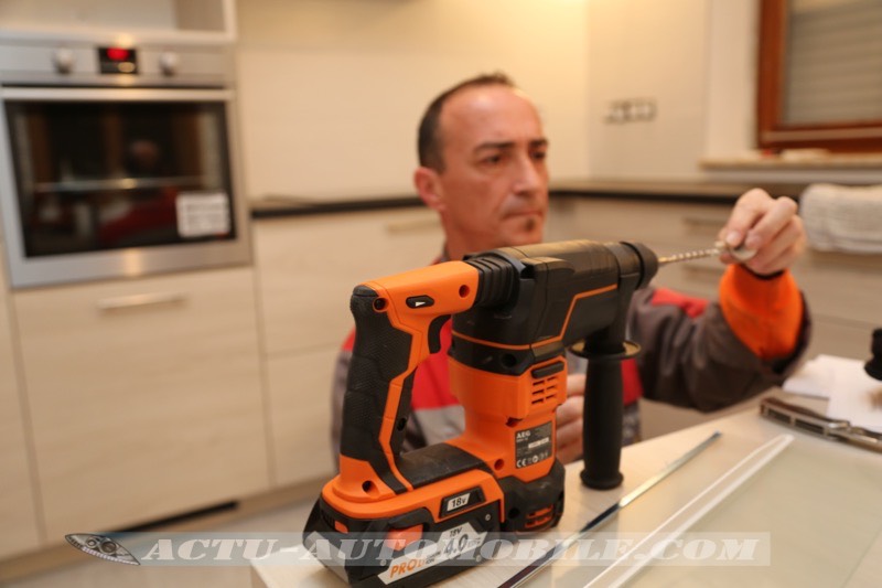 test du perforateur AEG Powertools BBH 18 LI-402C