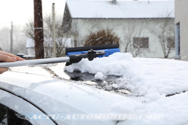 Balai et pelle à neige Michelin