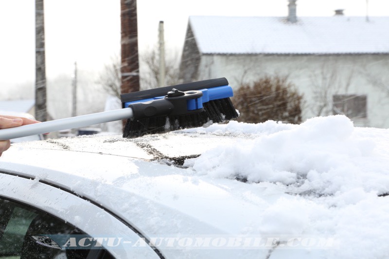 Balai et pelle à neige Michelin