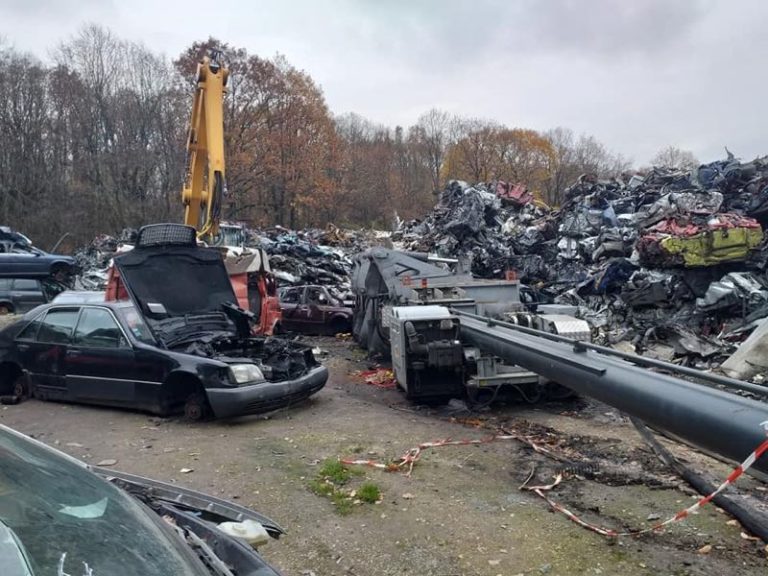 Carcasse de voiture faitesles enlever