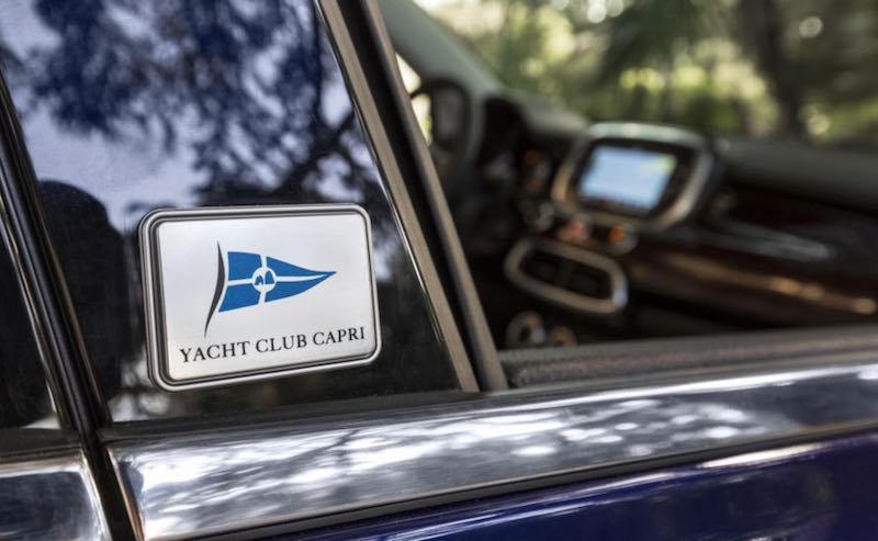 Le logo spécifique de la Fiat 500X Yachting ‘’Yacht Club Capri’’