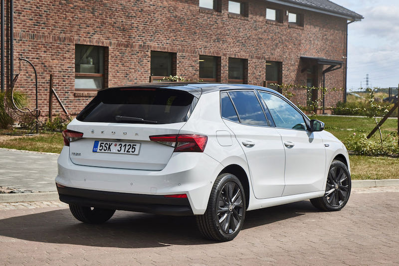 L'arrière de la nouvelle Fabia avec une carrosserie bi-ton