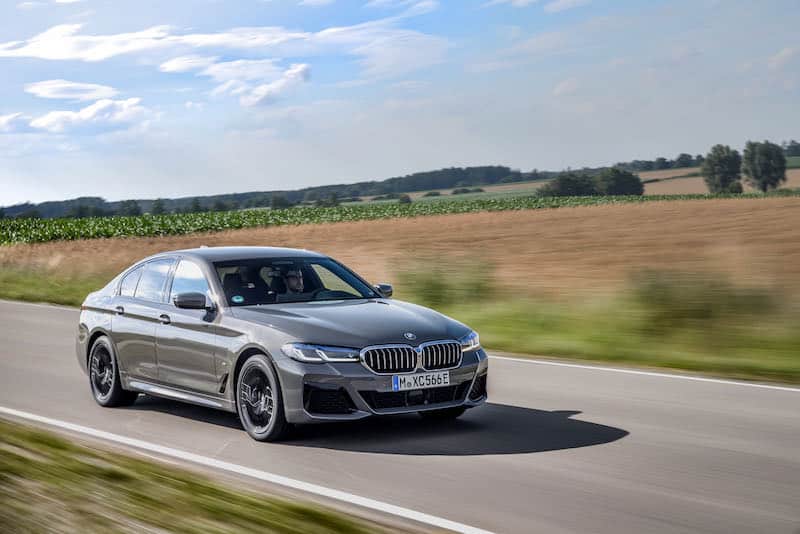 Le dynamisme de la BMW 545e est un point fort incontestable