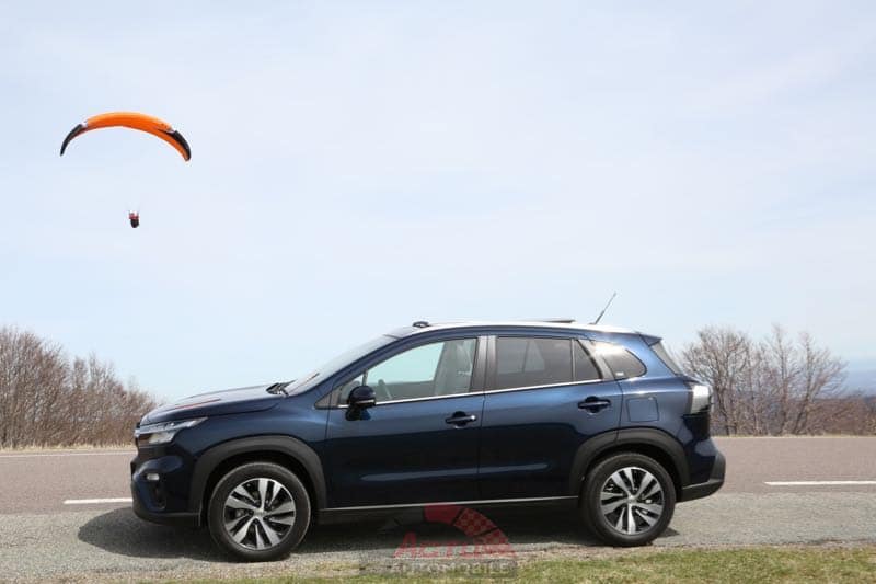 Le nouveau S-Cross Hybrid fait preuve de légèreté pour la consommation : on ne peut qu'apprécier au vu des prix du carburant en 2022 !