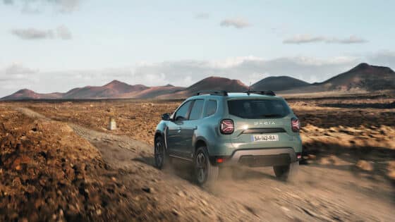A l'arrière du nouveau Duster, le logotype Dacia est apposé sur le hayon.