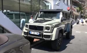 Cyril Hanouna crée la polémique avec son 4X4 Brabus G63