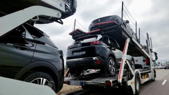 Pénurie de nouveaux feux sur le Peugeot 3008 restylé ! Il revient aux anciens feux !