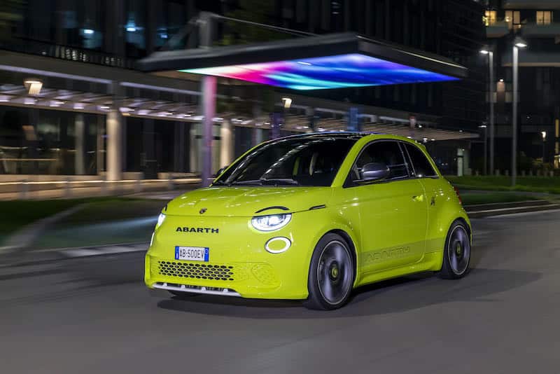 The electric offer must be below 30,000 euros (for example here with the Abarth 500e)