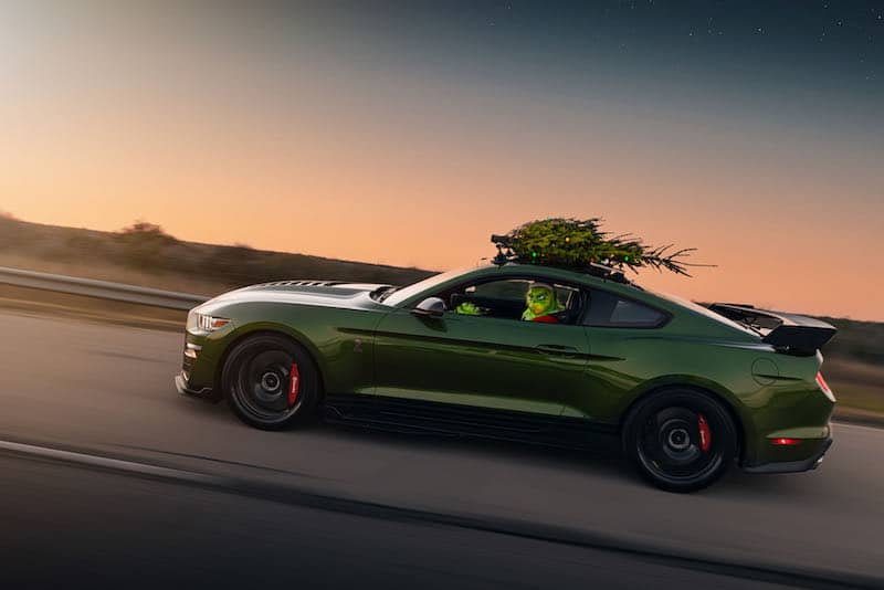 Nouveau record de vitesse...avec un sapin de Noël sur le toit !