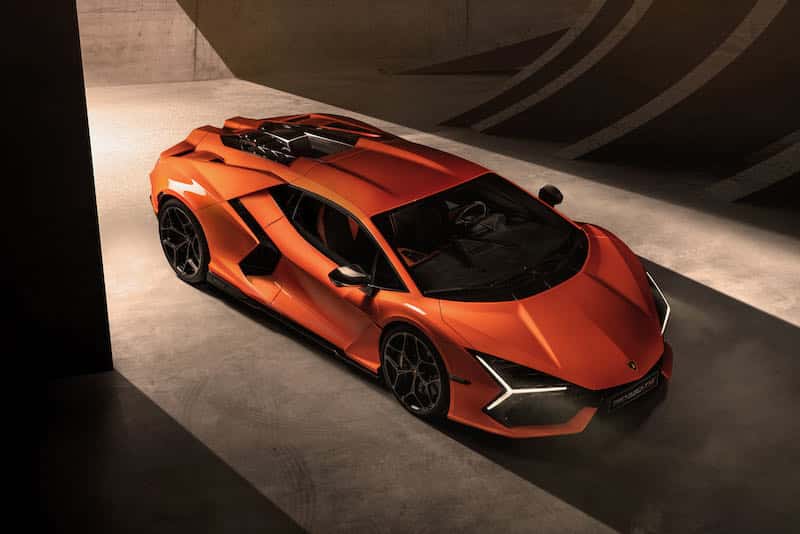 La Lamborghini Revuelto s'offre le premier V12 avec hybridation