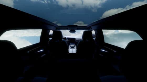 Nouveau Renault Espace : un énorme toit ouvrant et une date de reveal !